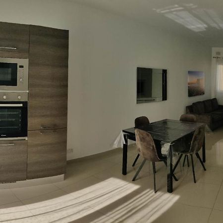 Seron Apartment 3 Сейнт Полс Бей Екстериор снимка