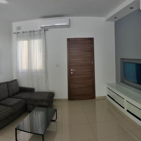 Seron Apartment 3 Сейнт Полс Бей Екстериор снимка