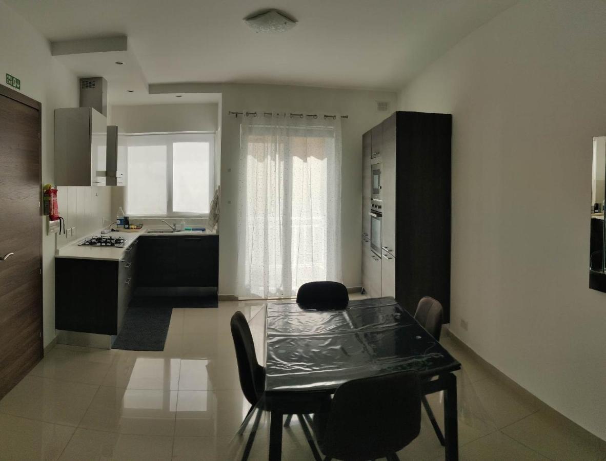 Seron Apartment 3 Сейнт Полс Бей Екстериор снимка