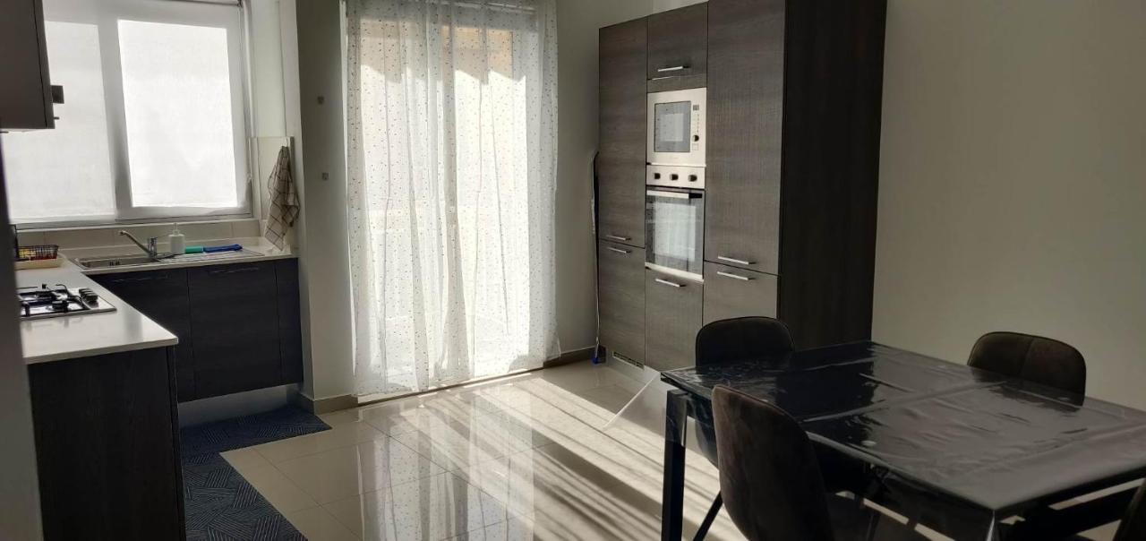 Seron Apartment 3 Сейнт Полс Бей Екстериор снимка