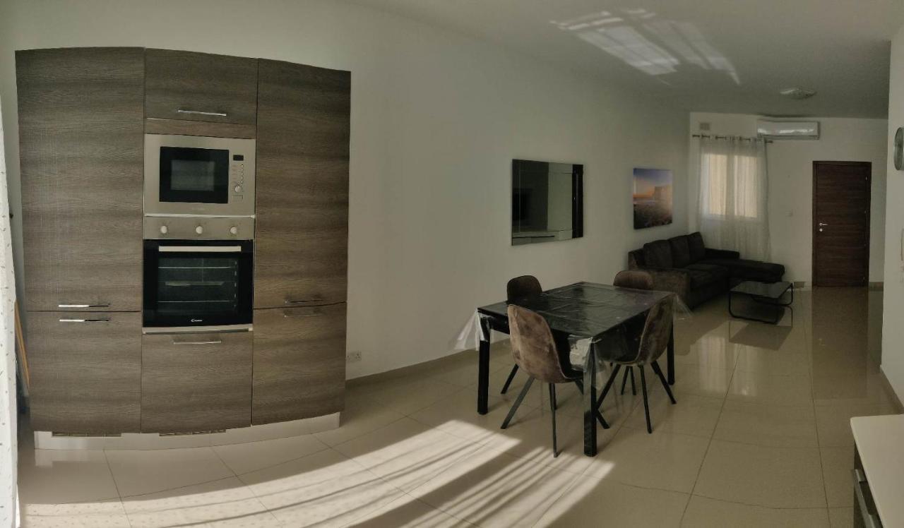Seron Apartment 3 Сейнт Полс Бей Екстериор снимка