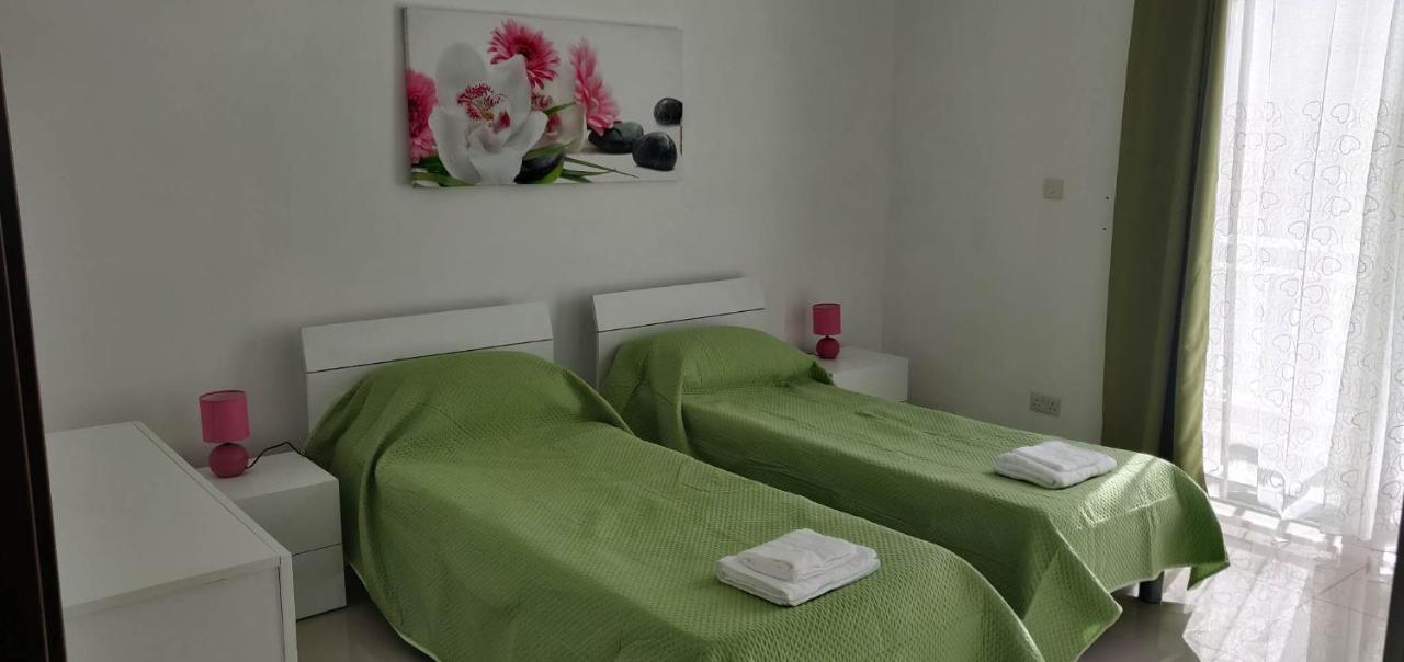 Seron Apartment 3 Сейнт Полс Бей Екстериор снимка