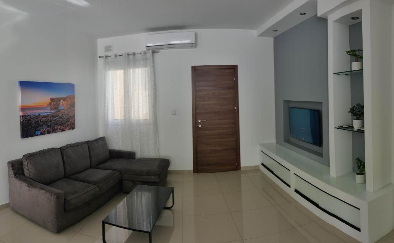 Seron Apartment 3 Сейнт Полс Бей Екстериор снимка